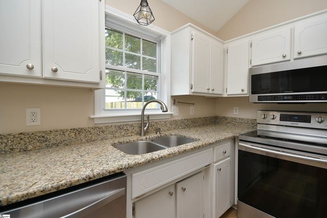 8 Montvale Drive, Simpsonville, SC 29681