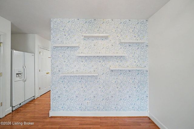 8537 Applegate Village Dr, Louisville, KY 40219