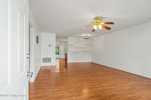 8537 Applegate Village Dr, Louisville, KY 40219