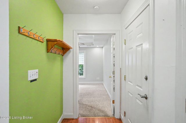 8537 Applegate Village Dr, Louisville, KY 40219