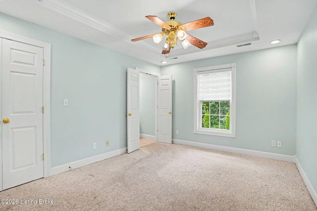 8537 Applegate Village Dr, Louisville, KY 40219