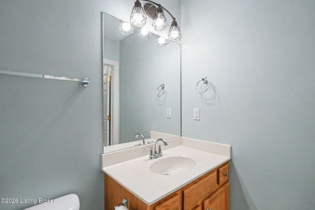 8537 Applegate Village Dr, Louisville, KY 40219