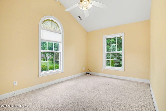 8537 Applegate Village Dr, Louisville, KY 40219