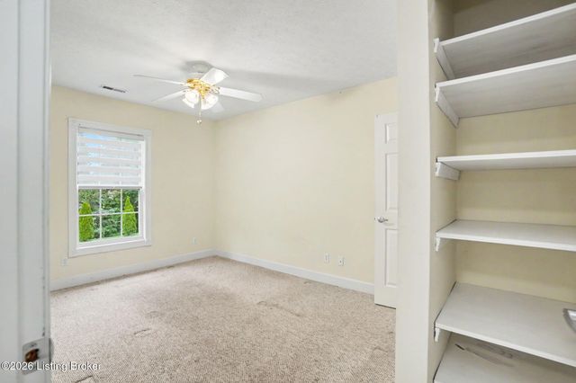 8537 Applegate Village Dr, Louisville, KY 40219