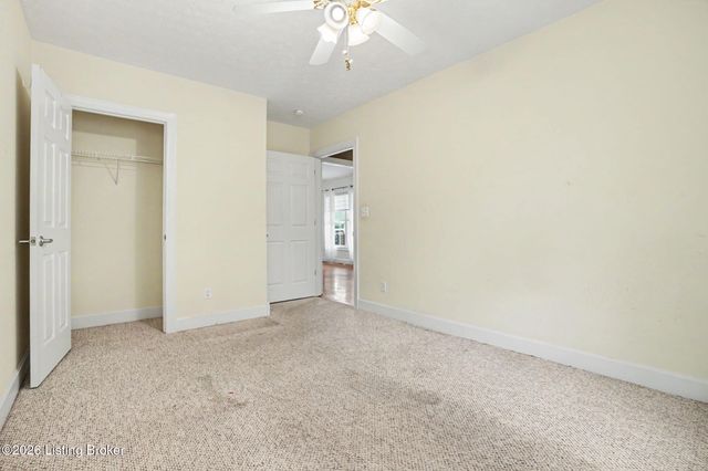 8537 Applegate Village Dr, Louisville, KY 40219