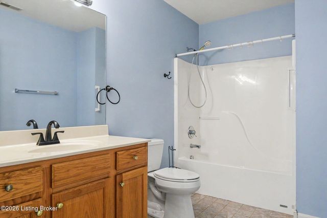 8537 Applegate Village Dr, Louisville, KY 40219