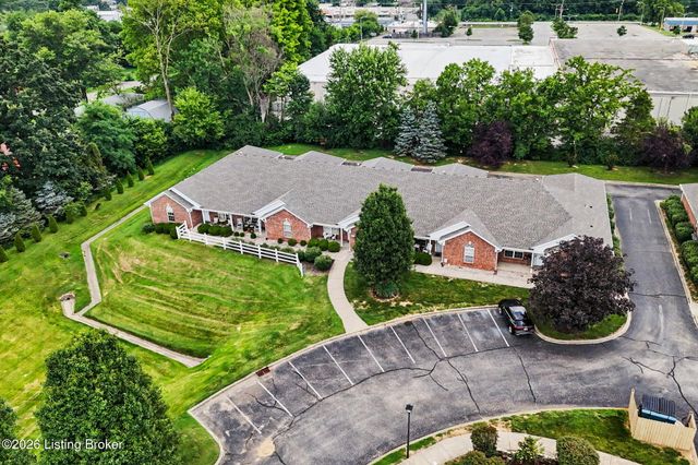 8537 Applegate Village Dr, Louisville, KY 40219