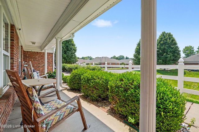 8537 Applegate Village Dr, Louisville, KY 40219