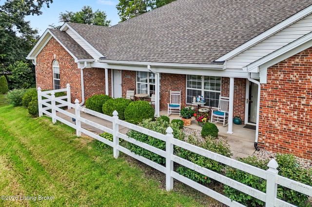 8537 Applegate Village Dr, Louisville, KY 40219