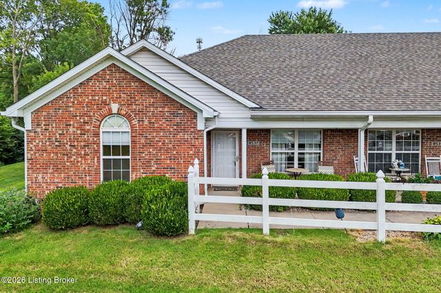 8537 Applegate Village Dr, Louisville, KY 40219
