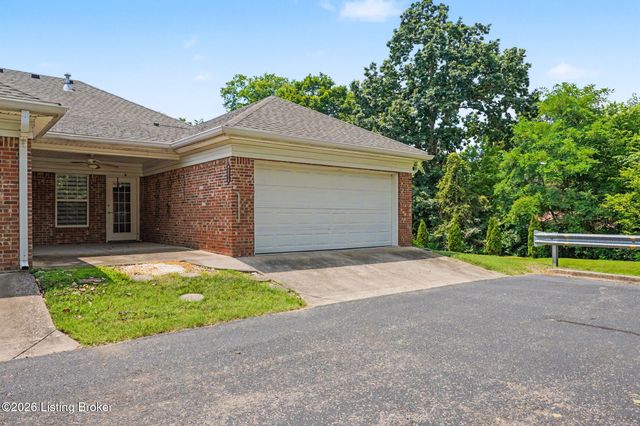 8537 Applegate Village Dr, Louisville, KY 40219