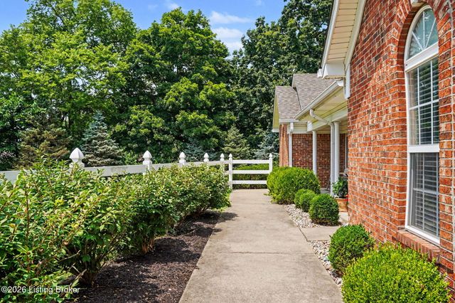8537 Applegate Village Dr, Louisville, KY 40219