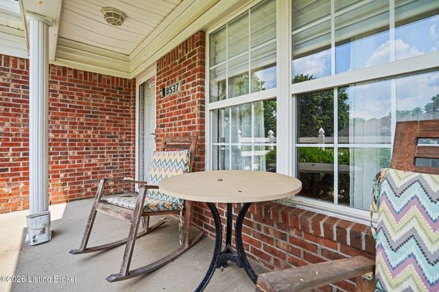 8537 Applegate Village Dr, Louisville, KY 40219