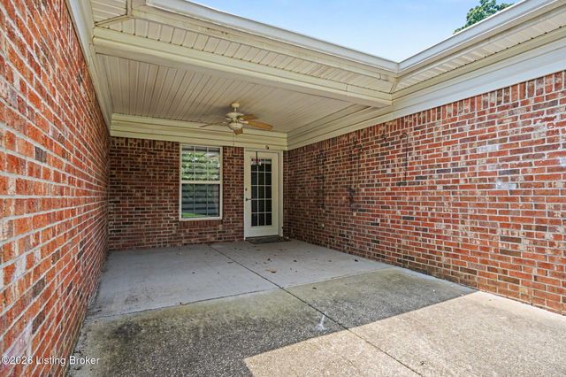 8537 Applegate Village Dr, Louisville, KY 40219
