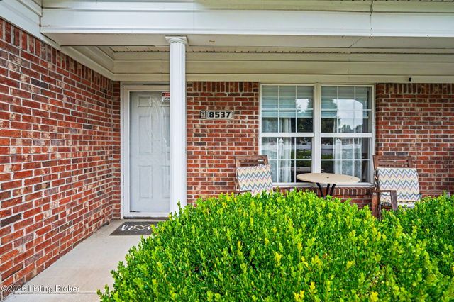 8537 Applegate Village Dr, Louisville, KY 40219