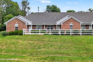 8537 Applegate Village Dr, Louisville, KY 40219