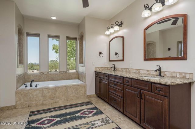 5667 Calle De Paradise, Las Cruces, NM 88011