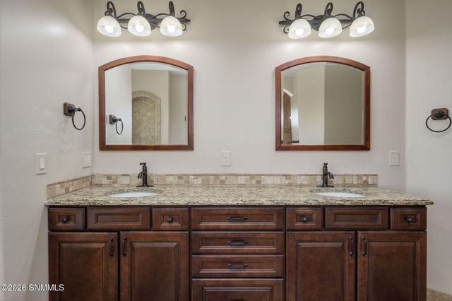 5667 Calle De Paradise, Las Cruces, NM 88011
