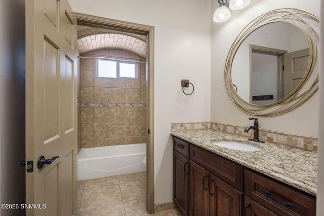 5667 Calle De Paradise, Las Cruces, NM 88011