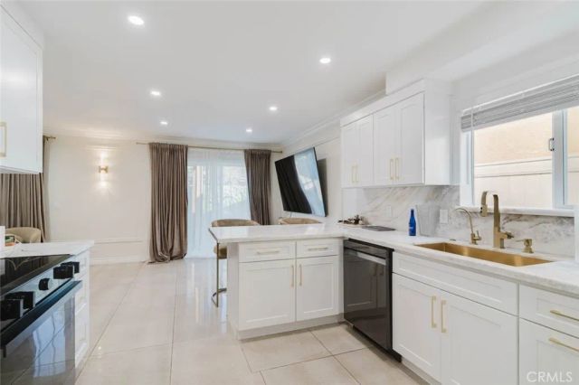 9231 Cedros Avenue, Panorama City, CA 91402