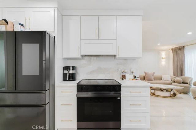 9231 Cedros Avenue, Panorama City, CA 91402