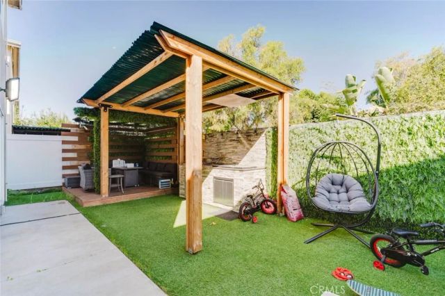 9231 Cedros Avenue, Panorama City, CA 91402