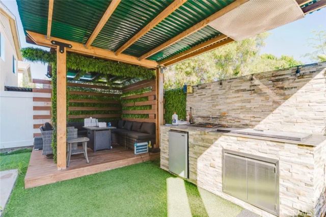 9231 Cedros Avenue, Panorama City, CA 91402