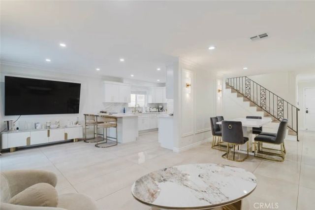 9231 Cedros Avenue, Panorama City, CA 91402