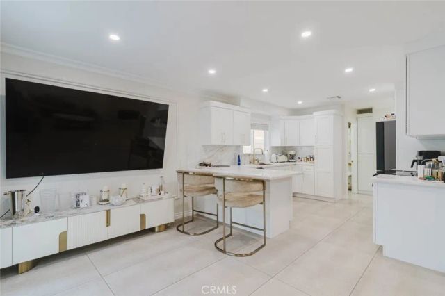 9231 Cedros Avenue, Panorama City, CA 91402
