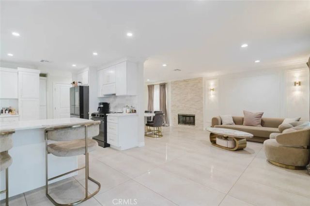 9231 Cedros Avenue, Panorama City, CA 91402