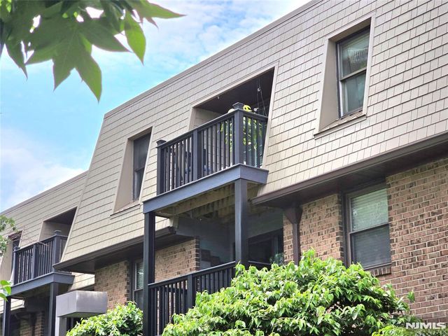 560 North Avenue I, Fort Lee, NJ 07024