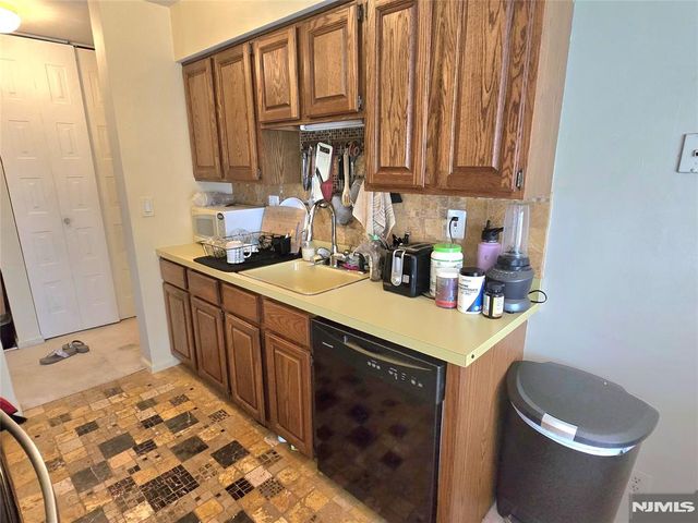 560 North Avenue I, Fort Lee, NJ 07024