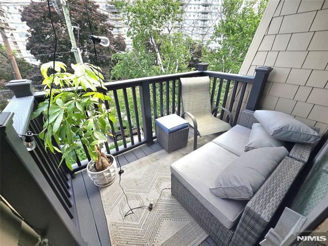 560 North Avenue I, Fort Lee, NJ 07024