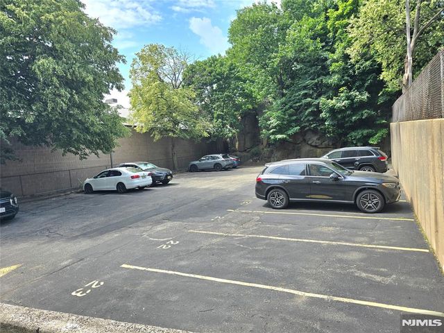 560 North Avenue I, Fort Lee, NJ 07024