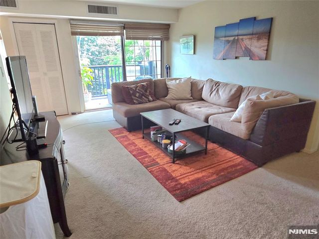 560 North Avenue I, Fort Lee, NJ 07024