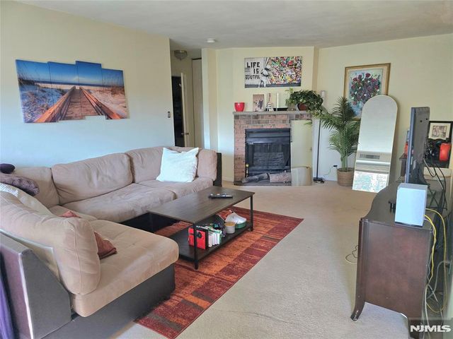 560 North Avenue I, Fort Lee, NJ 07024