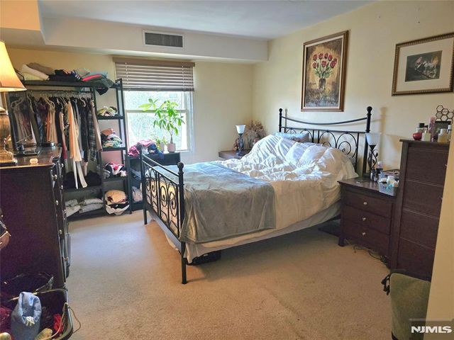 560 North Avenue I, Fort Lee, NJ 07024