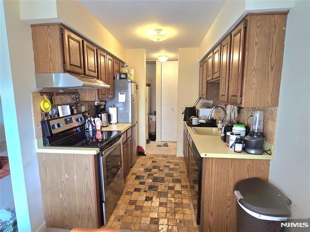 560 North Avenue I, Fort Lee, NJ 07024