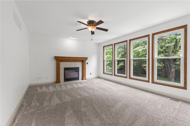 9027 N Manning Avenue, Kansas City, MO 64157