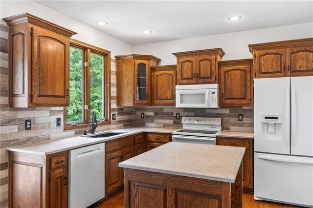 9027 N Manning Avenue, Kansas City, MO 64157