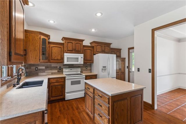 9027 N Manning Avenue, Kansas City, MO 64157