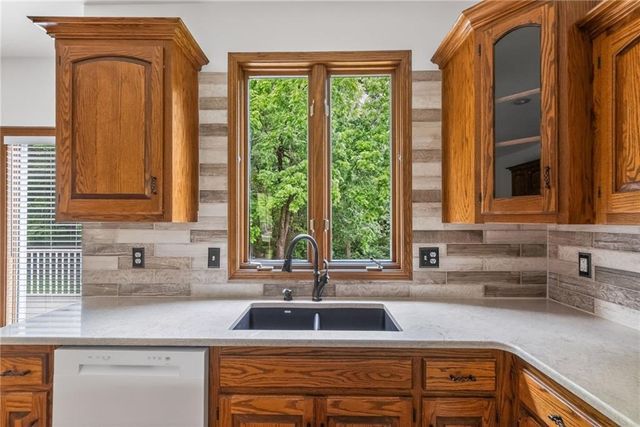 9027 N Manning Avenue, Kansas City, MO 64157