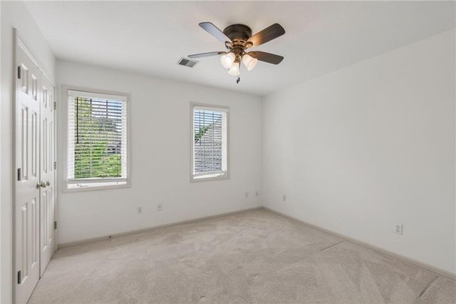 9027 N Manning Avenue, Kansas City, MO 64157