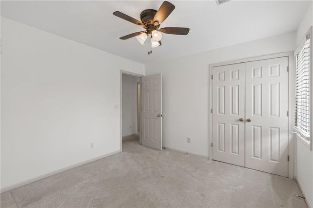 9027 N Manning Avenue, Kansas City, MO 64157