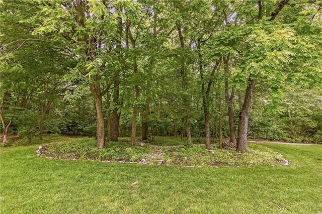 9027 N Manning Avenue, Kansas City, MO 64157