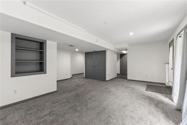 9027 N Manning Avenue, Kansas City, MO 64157