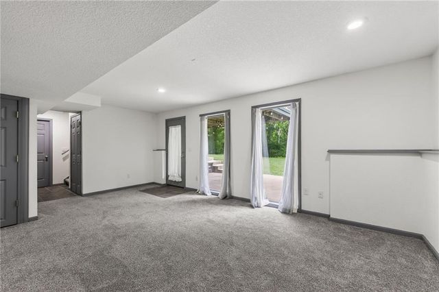 9027 N Manning Avenue, Kansas City, MO 64157