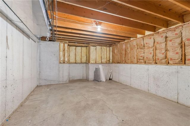 9027 N Manning Avenue, Kansas City, MO 64157