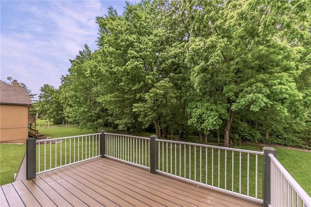 9027 N Manning Avenue, Kansas City, MO 64157