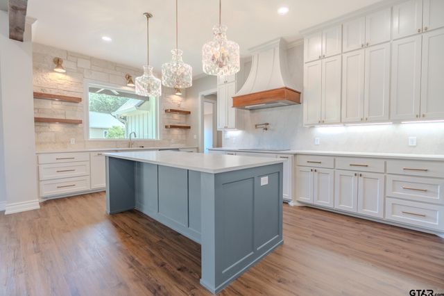 17512 Sugar Bluff Ln, Flint, TX 75762